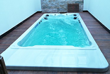 四川黃龍溪谷私人無(wú)邊際泳池工程