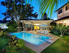 戴高樂無邊際泳池是你想象不到的奢華，泳池SPA按摩一應(yīng)俱全