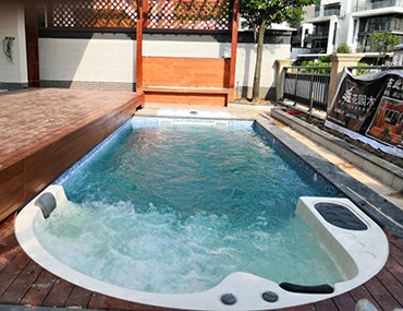 還在為別墅泳池設(shè)備的選擇而煩惱?這里有你想要的