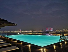 游不到盡頭的無邊際泳池僅占地10㎡？[戴高樂泳池設備]