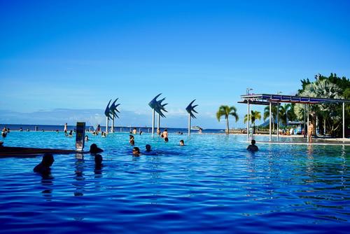 別墅泳池維護原來如此簡單，后悔現在才知道！——戴高樂泳池設備