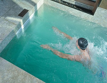 無邊際泳池循環系統這么神奇,竟然讓小泳池化身大泳池