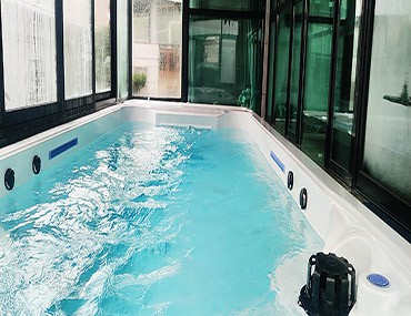 冬天在恒溫游泳池游泳會冷嗎?