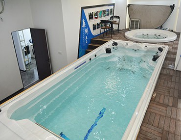 無邊際游泳池是怎么實現游不盡頭的呢？