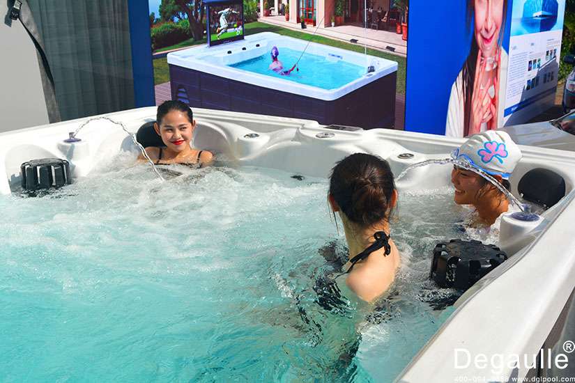 無邊際泳池設(shè)備