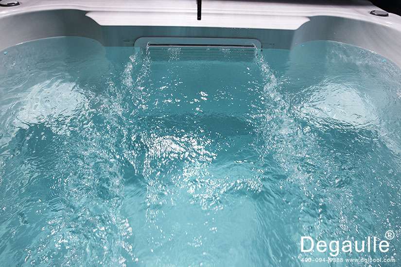 戴高樂(lè)無(wú)邊際泳池 戴高樂(lè)無(wú)邊際泳池